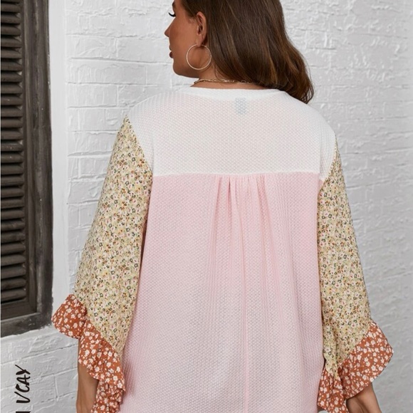 SHEIN Vacay Ditsy Floral Top - Picture 2 of 3